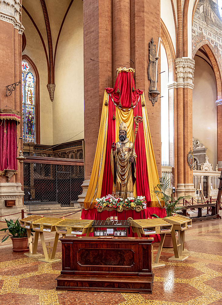 Basilica of San Petronio, interior, Piazza Maggiore, Bologna, Emilia-Romagna, Italy, Europe