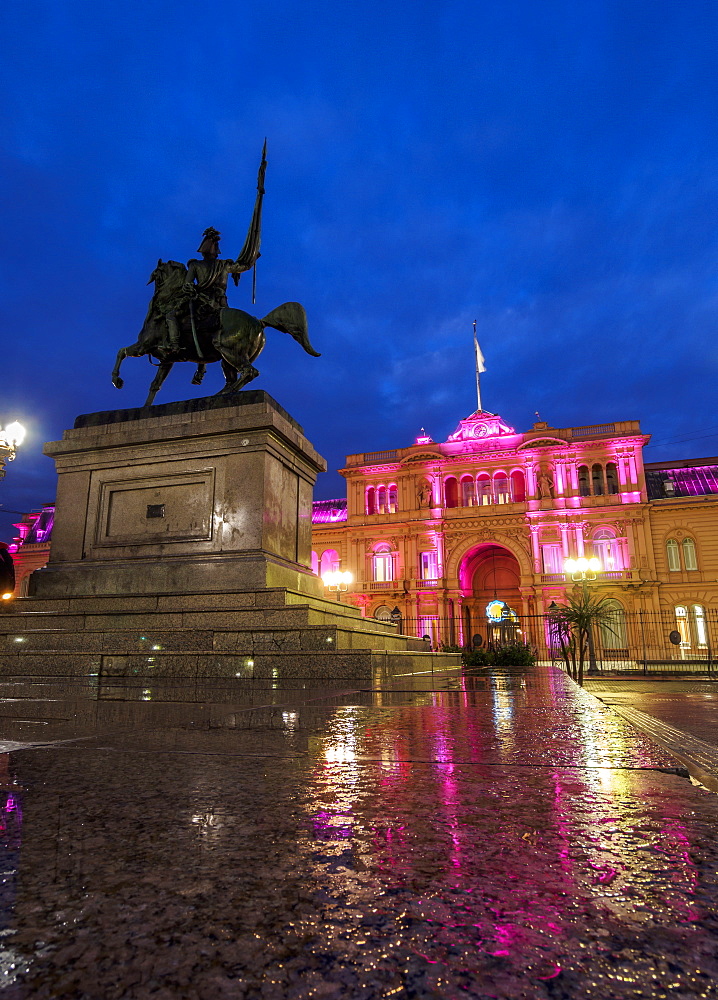 Twilight view of the Casa Rosada on Plaza de Mayo, Monserrat, City of Buenos Aires, Buenos Aires Province, Argentina, South America