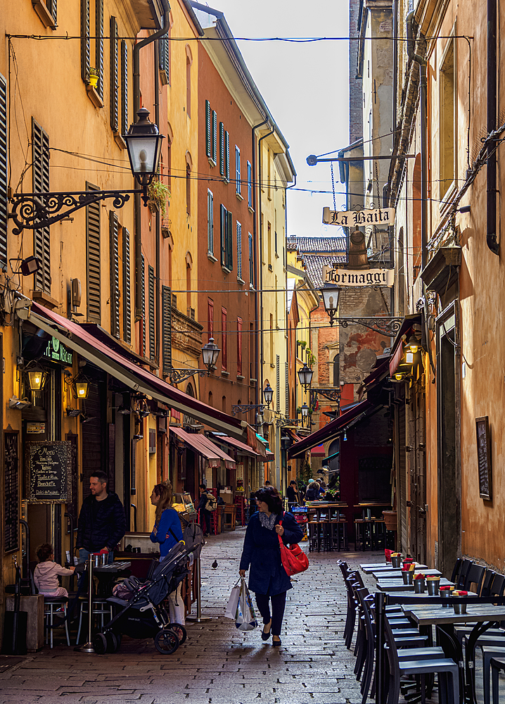 Via Pescherie Vecchie, Bologna, Emilia-Romagna, Italy, Europe