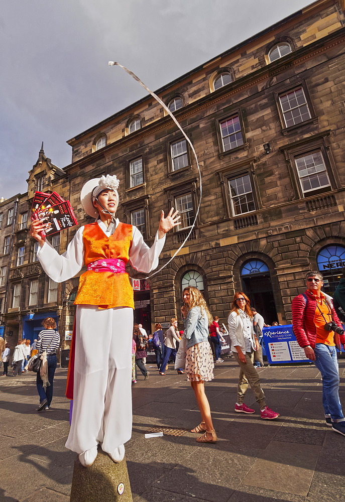 Fringe Festival on The Royal Mile, Old Town, Edinburgh, Lothian, Scotland, United Kingdom, Europe