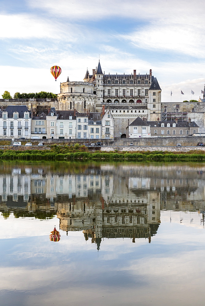 Hot-air balloon in the sky above the castle, Amboise, UNESCO World Heritage Site, Indre-et-Loire, Loire Valley, France, Europe