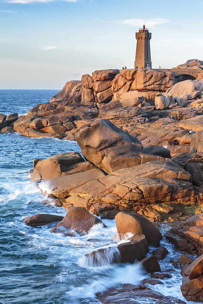 Ploumanach lighthouse, Perros-Guirec, Cotes-d'Armor, Brittany, France, Europe