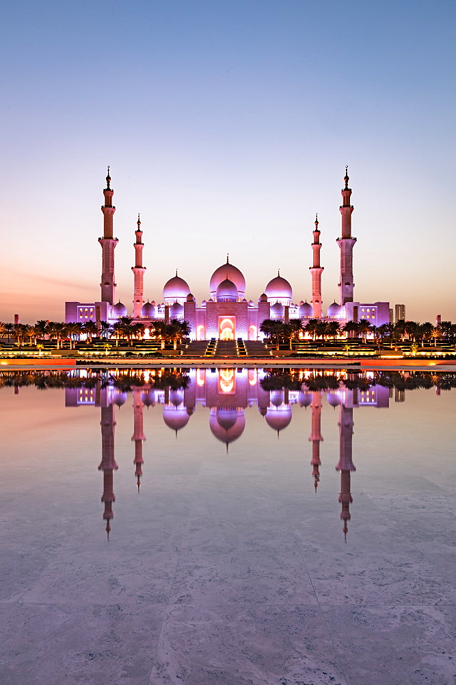 Abu Dhabi's magnificent Grand Mosque viewed in a reflecting pool, Abu Dhabi, United Arab Emirates, Middle East