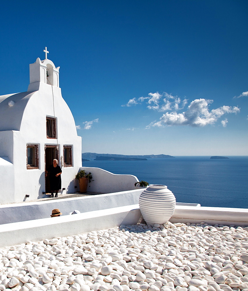 Traditional Greek village of Oia, Santorini, Cyclades, Greek Islands, Greece, Europe