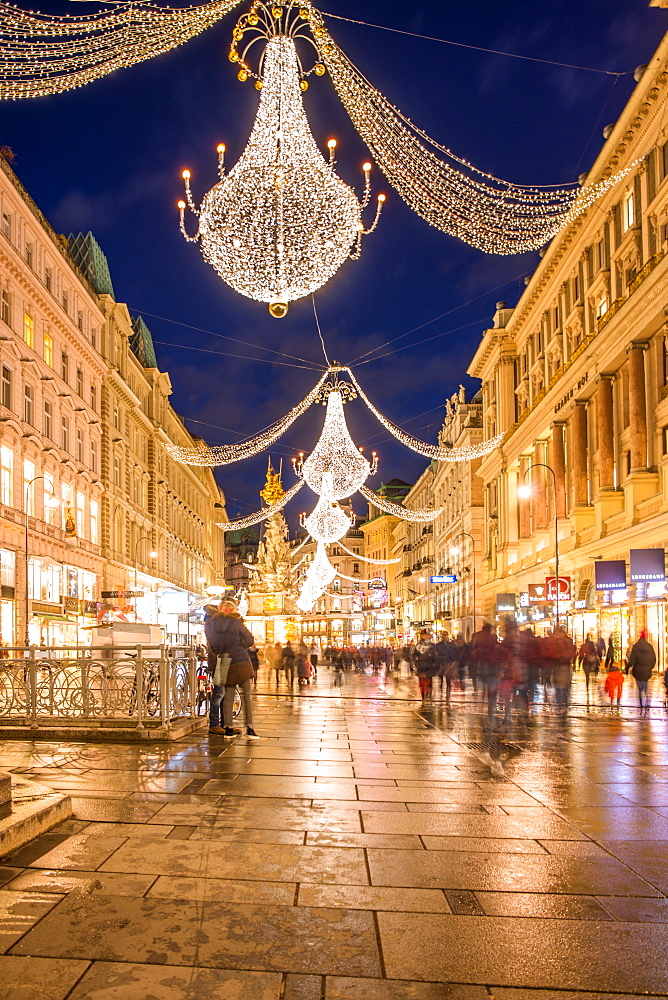 Christmas illuminations after dark on Vienna's city centre thoroughfare the Graben, Vienna, Austria, Europe