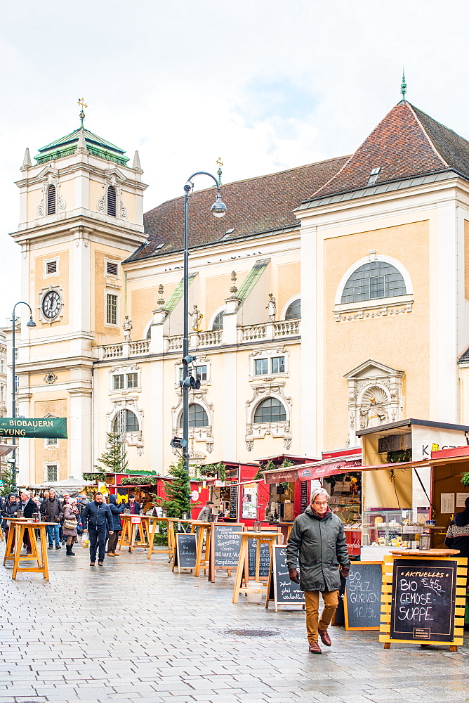 The Freyung Christmas market with Schottenkirche Catholic Church to the rear, Vienna city centre, Austria, Europe