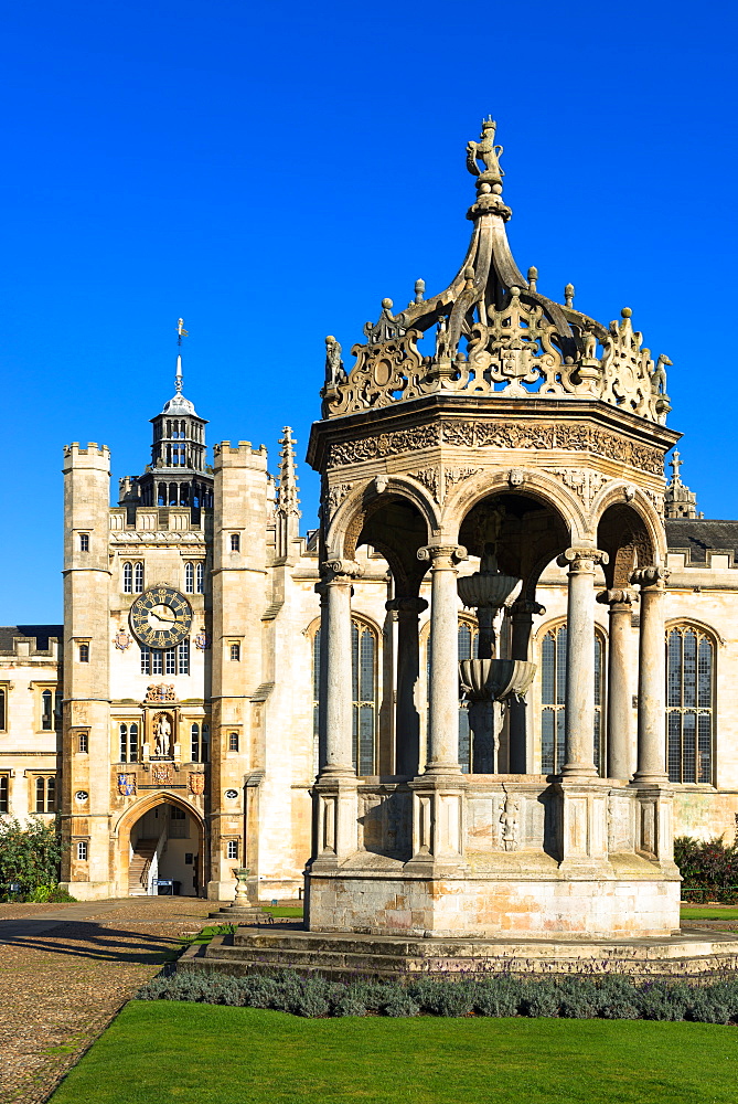 Trinity College Great Court and water fountain, Cambridge University, Cambridge, Cambridgeshire, England, United Kingdom, Europe