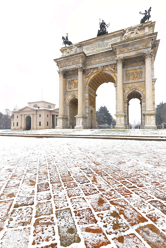 Arch of Peace after a snowfall, Milan, Lombardy, Northern Italy, Italy, Europe