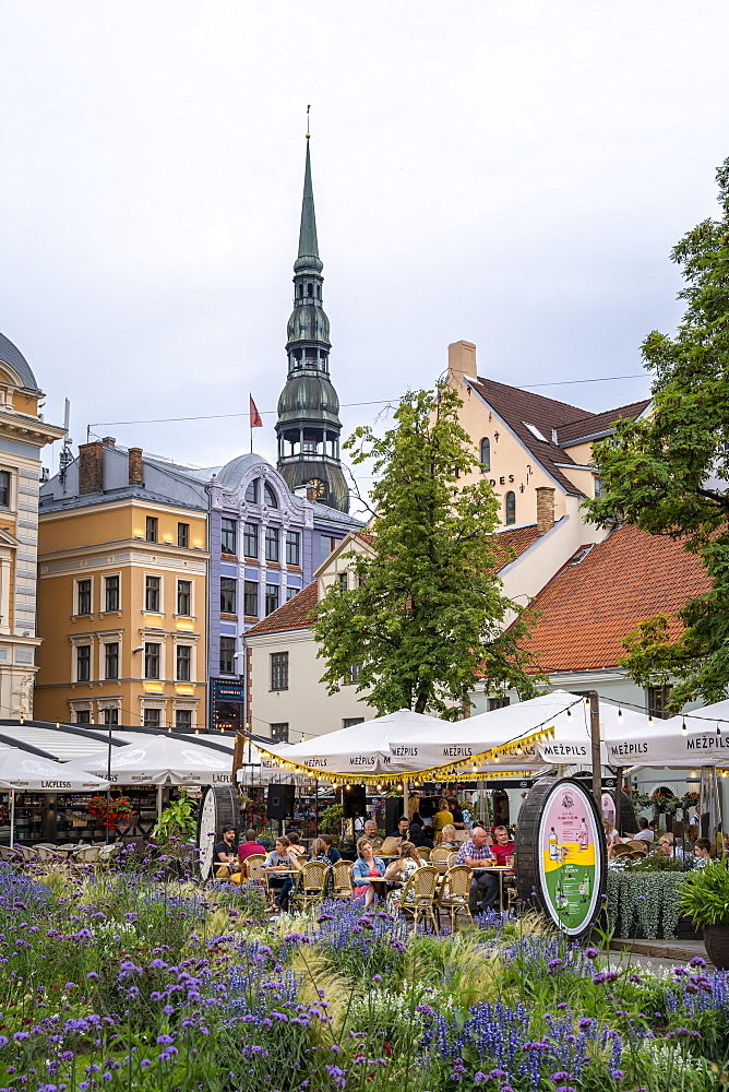 Livu Square and St. Peter's Church, UNESCO World Heritage Site, Riga, Latvia, Europe