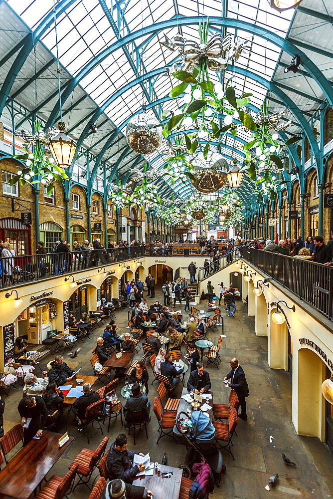 Apple Market at Christmas, Covent Garden, London, England, United Kingdom, Europe