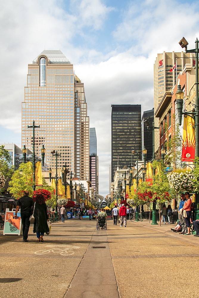 Shoppers on Stephen Avenue Walk, Downtown, Calgary, Alberta, Canada, North America