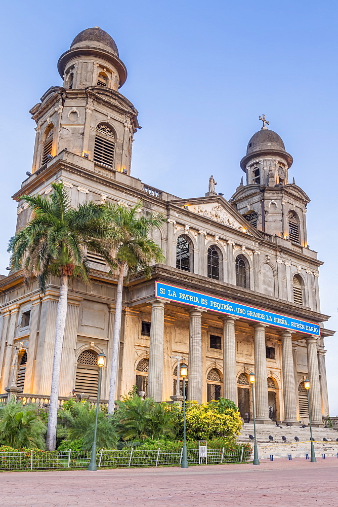 Ruins of the old cathedral Santiago de Managua at dusk, Managua, Nicaragua, Central America