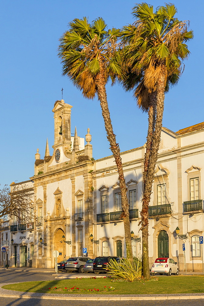 Arco de Vila at sunset, Faro, Algarve, Europe, Portugal, Europe