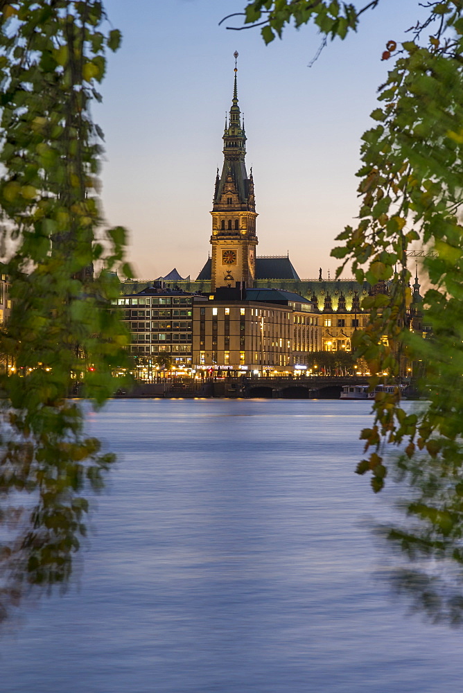 View from the Inner Alster (Binnenalster) to the illuminated town hall at dusk, Hamburg, Germany, Europe