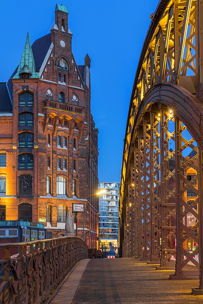 Typical building of the Speicherstadt (Warehouse Complex) and Kornhausbrucke (Kornhaus Bridge) at dusk, Hamburg, Germany, Europe