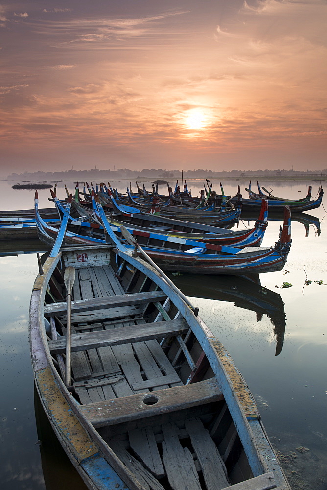 Fishing boats at sunrise on Lake Taungthaman near Amarapura, Myanmar (Burma), Asia