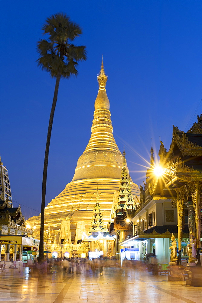 Sunset at Shwedagon Pagoda in Yangon (Rangoon), Myanmar (Burma), Asia