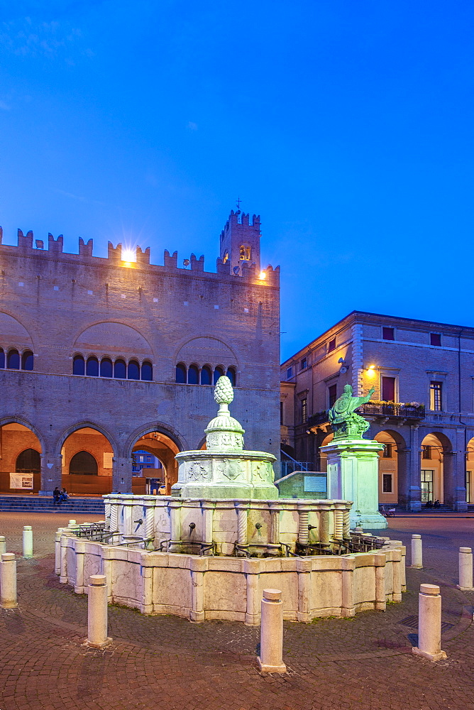 Piazza Cavour, Rimini, Emilia Romagna, Italy, Europe