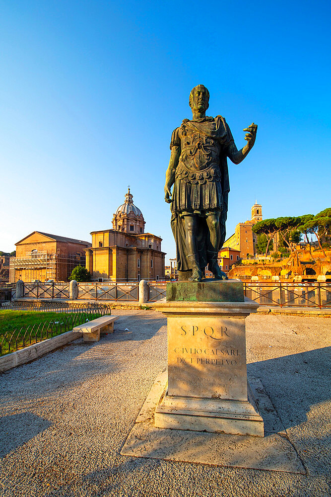 Statue of Julius Caesar, Fori Imperiali, UNESCO World Heritage Site, Rome, Lazio, Italy, Europe