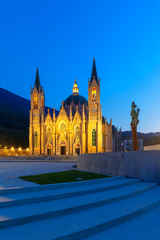 Minor Basilica of the Addolorata of Castelpetroso, Isernia, Molise, Italy, Europe