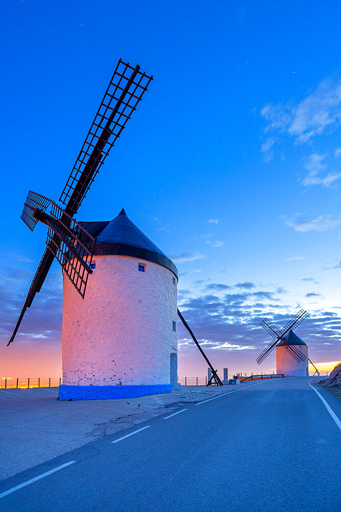 Windmills, Consuegra, Toledo, Castilla-La Mancha, Spain, Europe