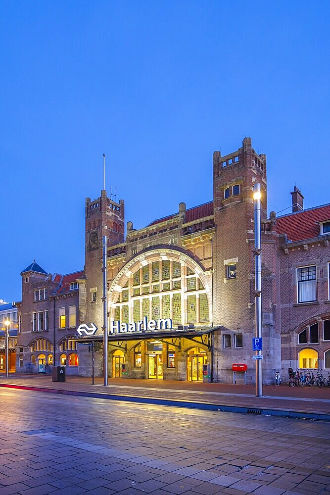 Central station, Haarlem, North Holland, Netherlands, Europe