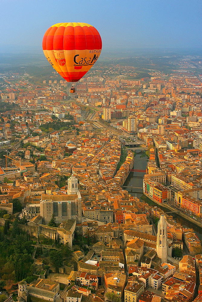 Hot air balloon tour, Gerona, Catalonia, Spain, Europe