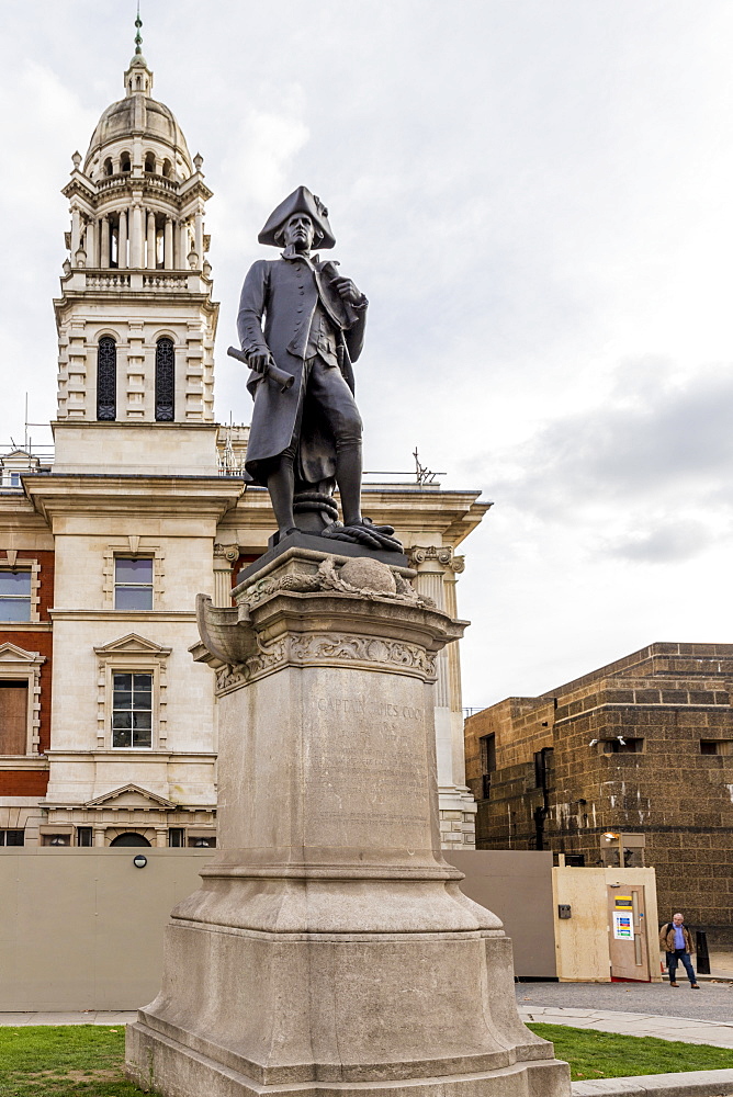 A statue of Captain James Cook, The Mall, London, England, United Kingdom, Europe