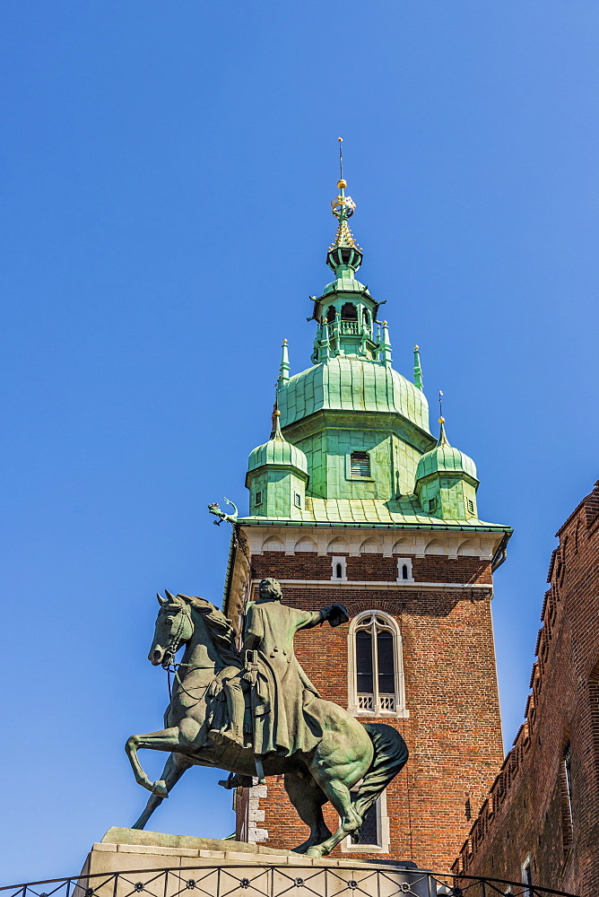 Tadeusz Kosciuszko statue, Wawel Royal Castle, UNESCO World Heritage Site, in the medieval old town, in Krakow, Poland, Europe