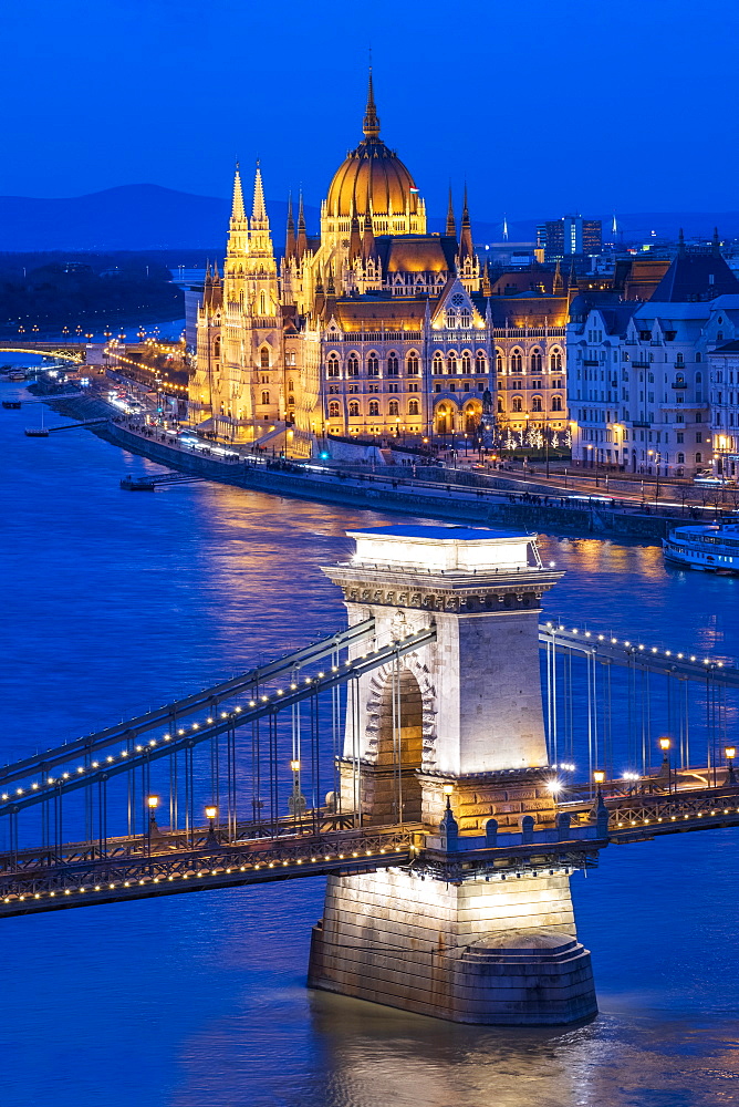 The Chain Bridge over the River Danube and Parliament at night, UNESCO World Heritage Site, Budapest, Hungary, Europe