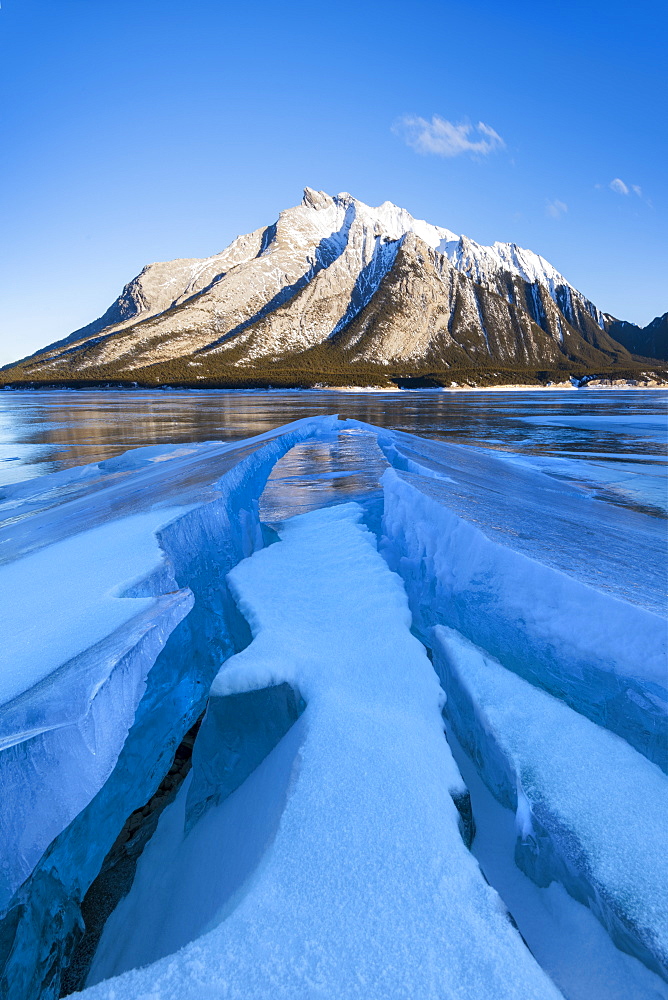 Winter scene at Lake Abraham, Kootenay Plains, Alberta, Canadian Rockies, Canada, North America