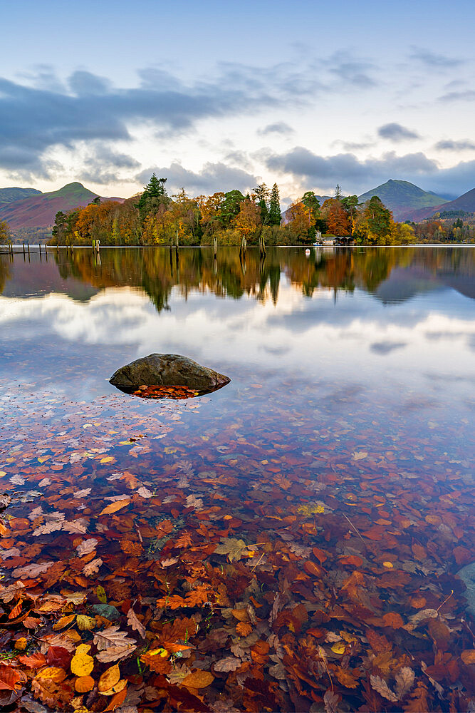 Derwentwater in autumn, Lake District National Park, UNESCO World Heritage Site, Cumbria, England, United Kingdom, Europe