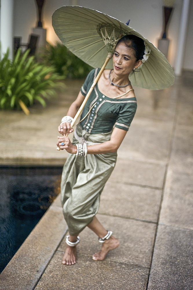 Apsara Dancer, performing a traditional Khmer dance, Amansara Luxury Hotel, Cambodia