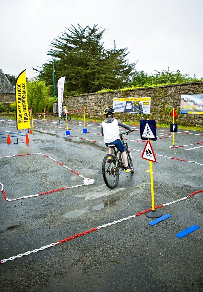 Cycle training and traffic safety.