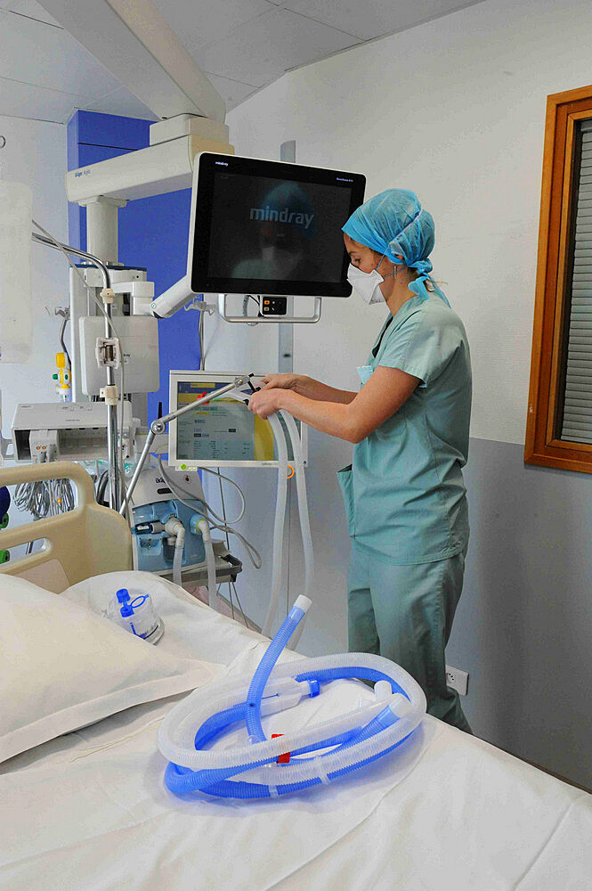 Medical intensive care unit at Jacques Cartier Hospital in Massy