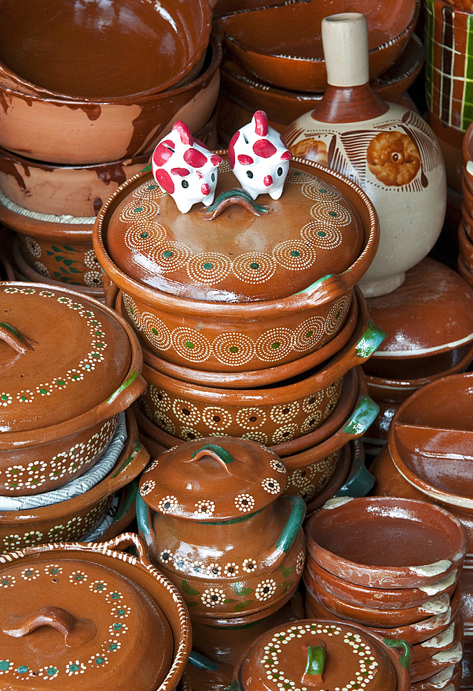 Pottery shop in Tonal·, Mexico.