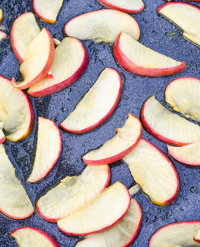 sliced apples