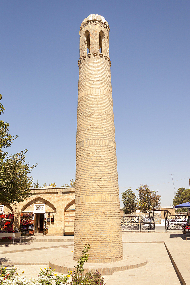 Minaret at Kok Gumbaz Mosque in Dorut Tilovat Complex, Shakhrisabz, Uzbekistan