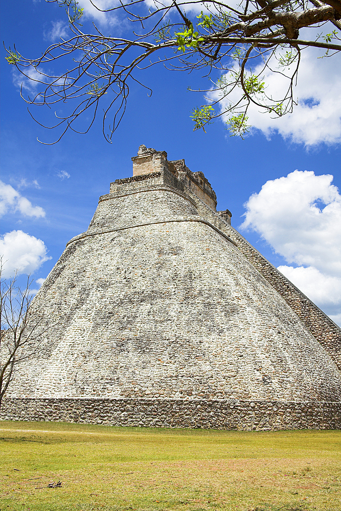 Piramide del Adivino, Pyramid of the Magician, Uxmal Archaeological Site, Uxmal, Yucatan State, Mexico