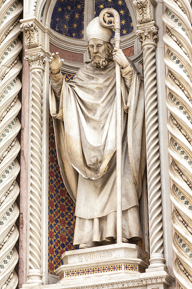 Statue at main entrance, Florence Cathedral, Cattedrale Di Santa Maria Del Fiore, Florence, Italy