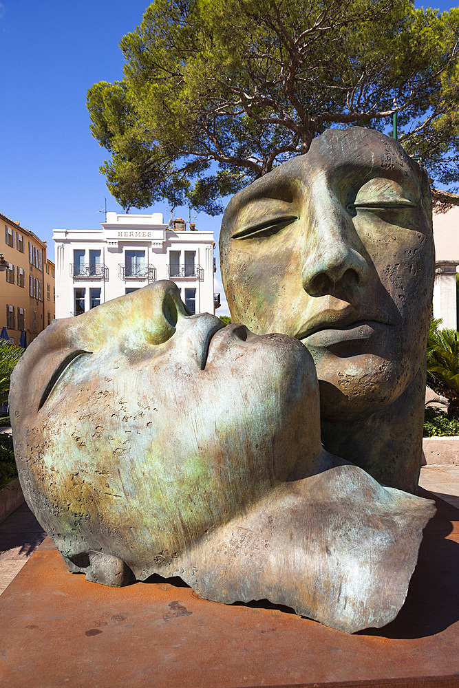 Hermanos sculpture by Igor Mitoraj, Saint Tropez, France