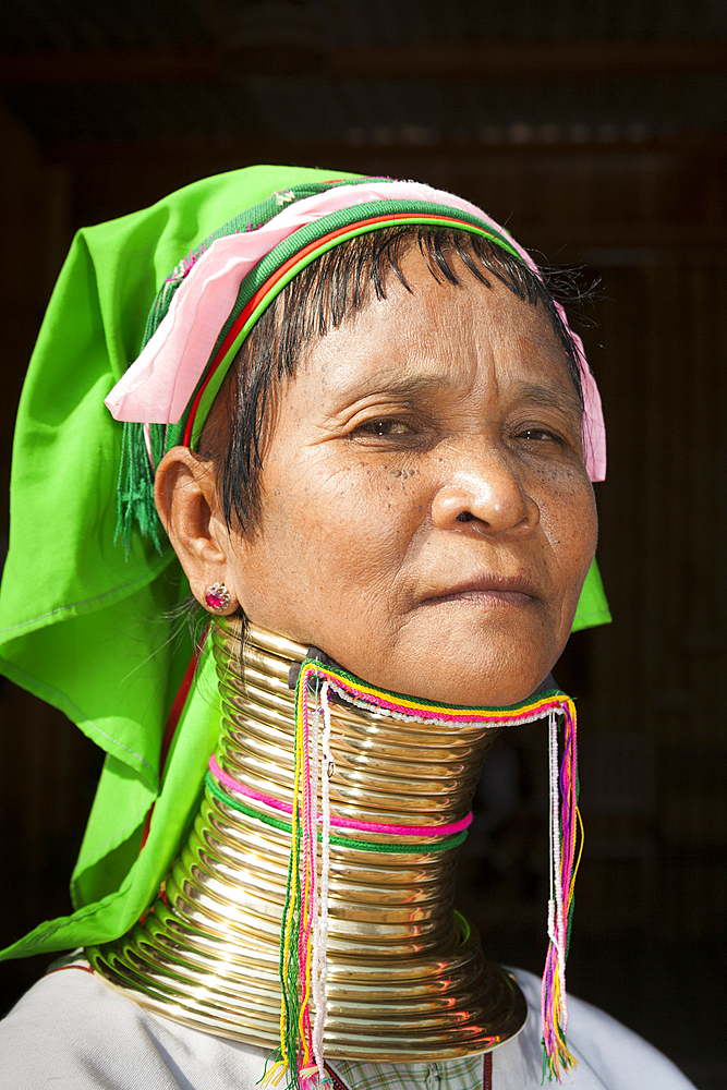 Woman with long neck from the Padaung tribe, Ywama village, Inle Lake, Shan State, Myanmar, (Burma)