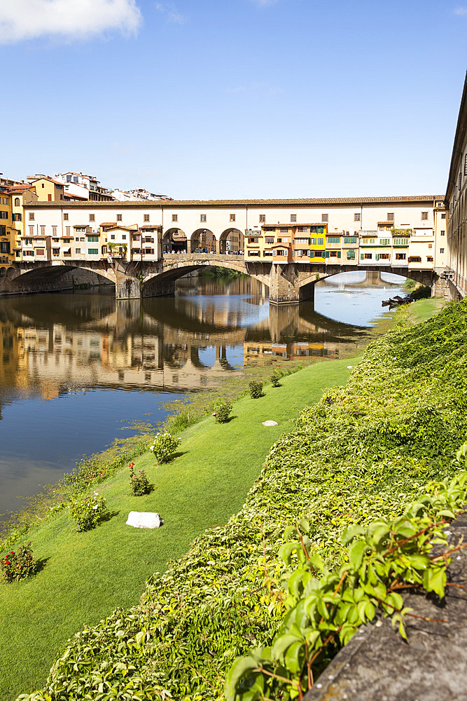 Ponte Vecchio and the River Arno, Florence, Tuscany, Italy