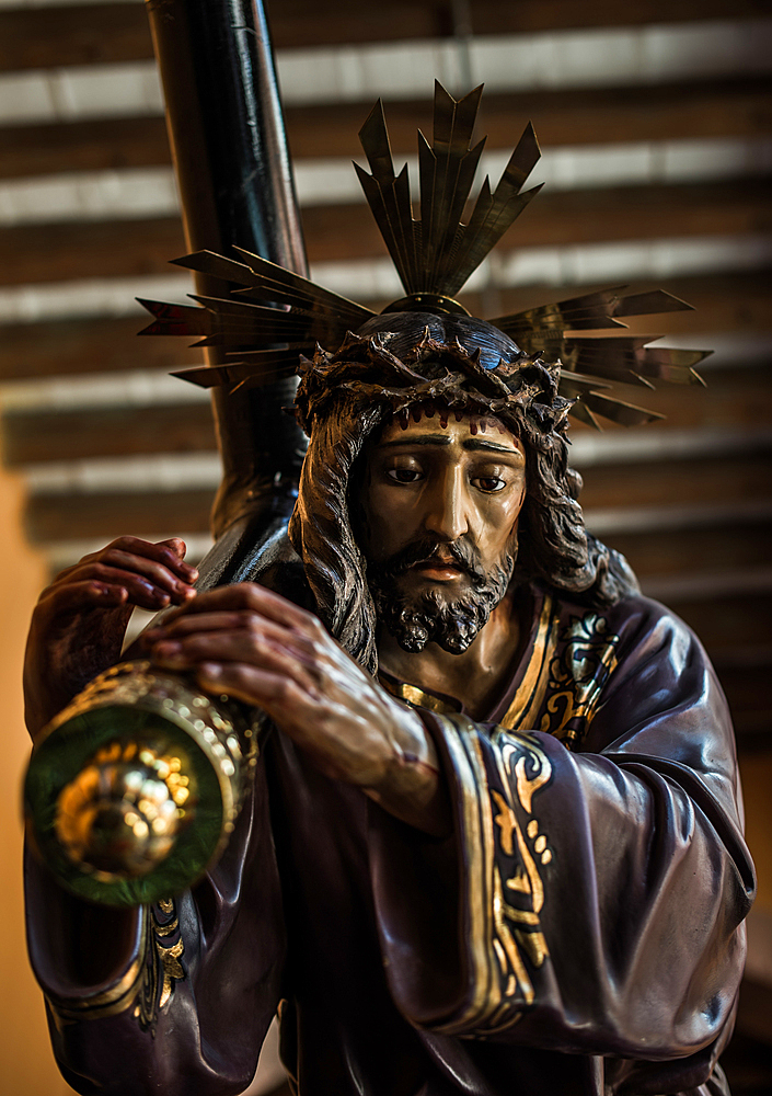 For almost 60 years, about two thousand people from 28 different guilds (associations of faithful Catholics) come together on Good Friday to participate in this procession, carrying emblems, religious images concerning the Stations of the Cross, and dressed in the distinctive colors of their guilds, Each one of the ,??Guilds,?? carries an image with a picture of Jesus Christ,??s Stations of the Cross and of the mysteries of the Holy Rosary,