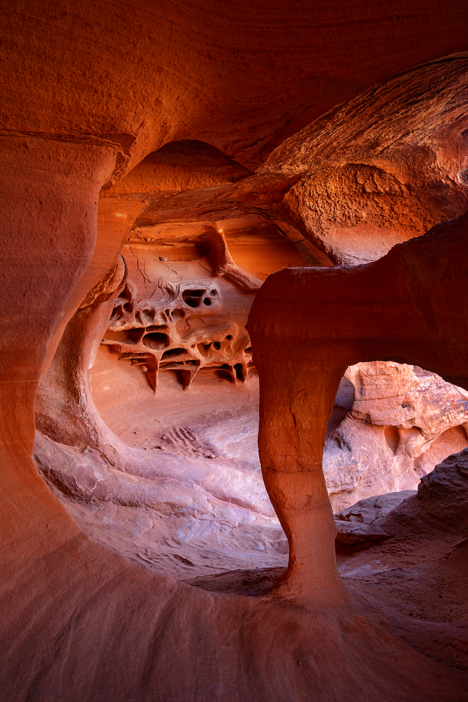 Windstone Arch (The Fire Cave), Valley of Fire State Park, Nevada, United States of America, North America