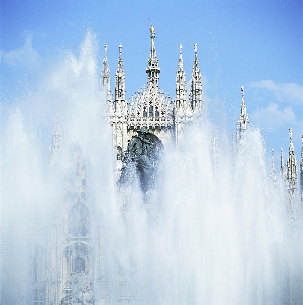 Milan Cathedral seen through fountains, Milan, Lombardia, Italy, Europe