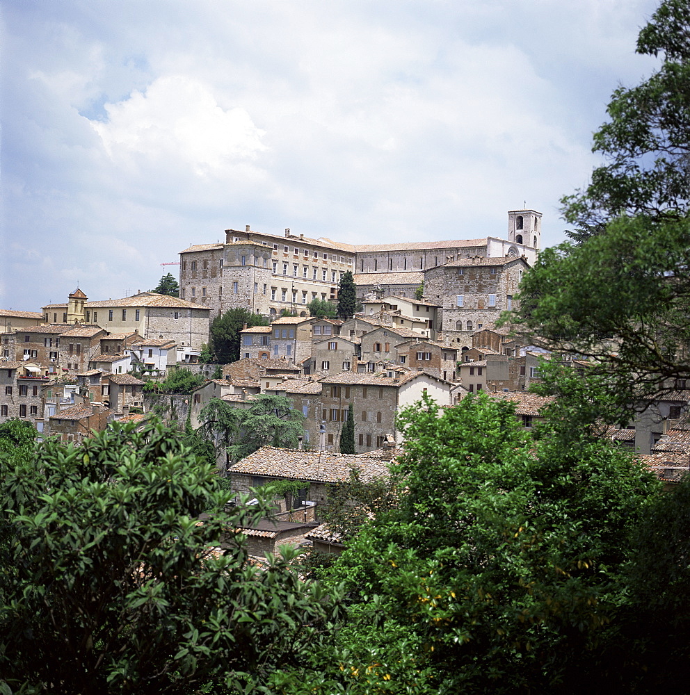 Todi, a typical Umbrian hill town, Umbria, Italy, Europe