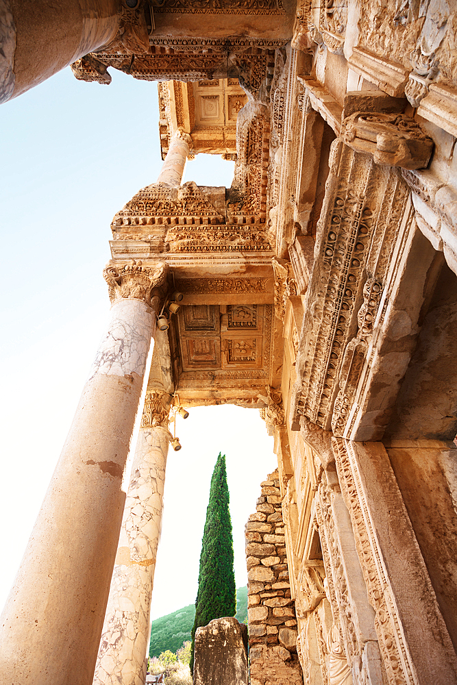 Ruins of the Library of Celsus in the ancient city of Ephesus, UNESCO Worlf Heritage Site, Anatolia, Asia Minor, Turkey, Eurasia