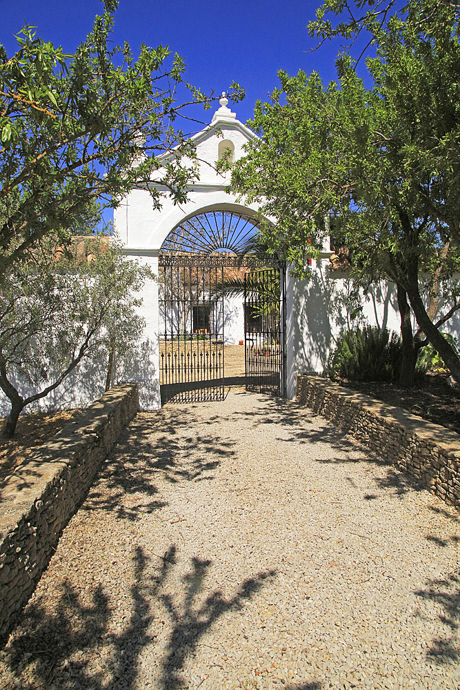 Entrance to courtyard of traditional farmhouse, Cortijo Cuevas del Marques, Rio Setenil valley, Serrania de Ronda, Andalusia, Spain, Europe