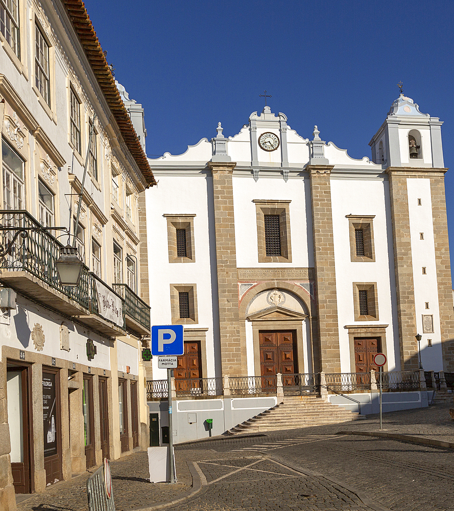 Church of Santo Antao dating from 1557, Giraldo Square (Praca do Giraldo), Evora, Alto Alentejo, Portugal, Europe